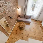 Wilson Park Loft With Mezzanine By Bookinghost 아파트