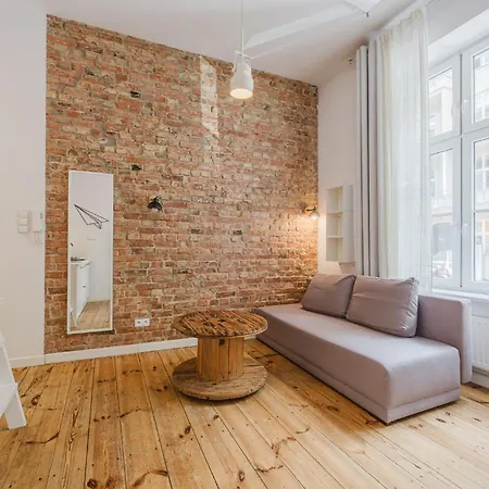 Wilson Park Loft With Mezzanine By Bookinghost * 포즈난