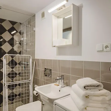 Wilson Park Loft With Mezzanine By Bookinghost 아파트 포즈난