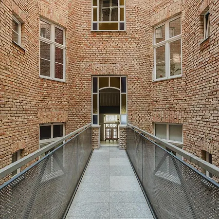 Wilson Park Loft With Mezzanine By Bookinghost 포즈난