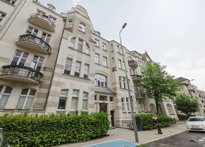 Wilson Park Loft With Mezzanine By Bookinghost
